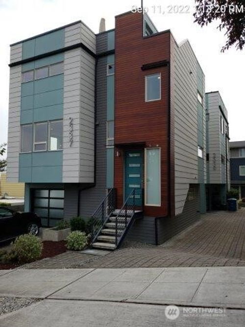 2337 W Plymouth St, Seattle, WA, 98199-4120 | Card Image