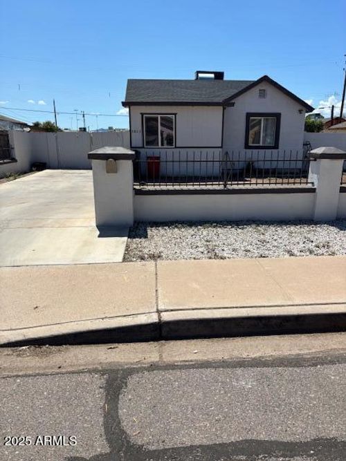 3803 W Portland St, Phoenix, AZ, 85009-3216 | Card Image