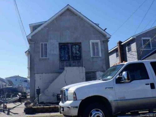 717 S 9th St, Lindenhurst, NY, 11757-5545 | Card Image