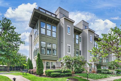 220 Uptown West Dr, Charlotte, NC, 28208-3553 | Card Image