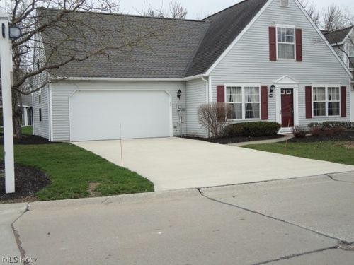 32-24690 Thicket Ln, Olmsted Falls, OH, 44138-2353 | Card Image