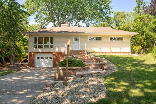 2001 Herschel St, Roseville, MN, 55113-5608 | Card Image