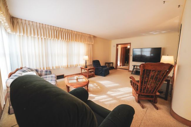 Living Room | Image 8