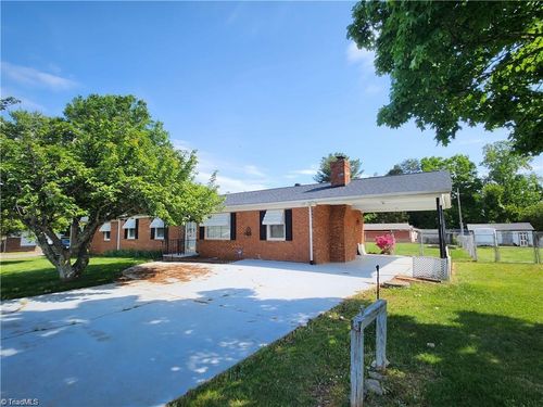 5511 Macy Grove Rd, Kernersville, NC, 27284-0201 | Card Image