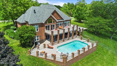 145 Brave Dr, Oneida, TN, 37841-3902 | Card Image