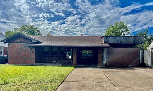 210 E Myrtle Dr, Midwest City, OK, 73110-5220 | Card Image