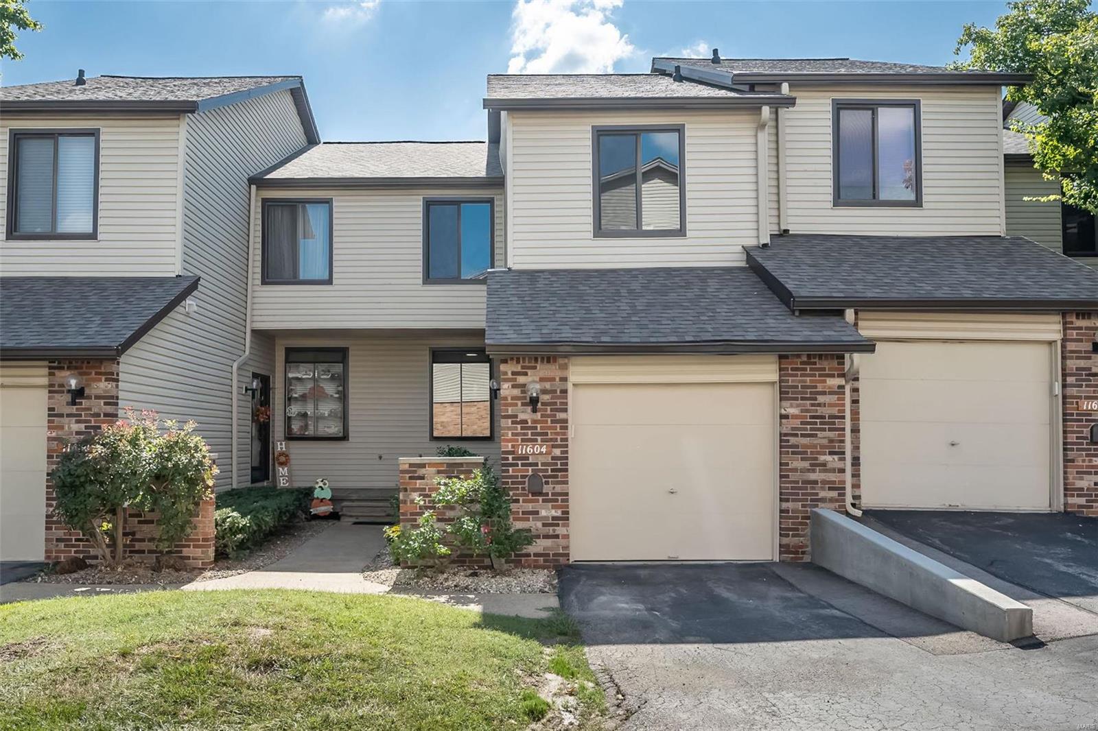 Cedar Walk Dr, Saint Louis, MO 63146