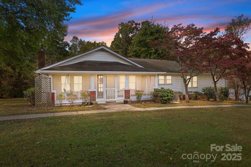 247 N Main St, New London, NC, 28127-9186 | Card Image