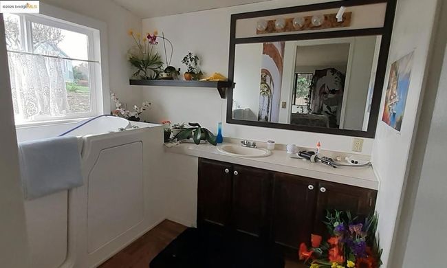 136 Castle Ct, Home with 2 bedrooms, 2 bathrooms and 2 parking in Fortuna CA | Image 11