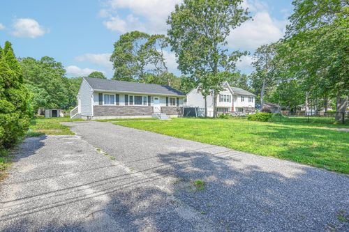 80 Margaret Dr, Coram, NY, 11727-4067 | Card Image