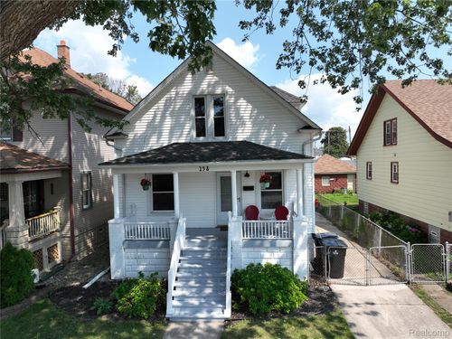 258 Spruce St, Wyandotte, MI, 48192-4036 | Card Image