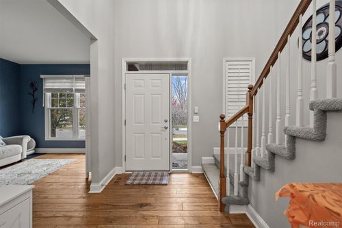 6135 Strawberry Cir, Commerce Twp, MI, 48382-5511 | Card Image