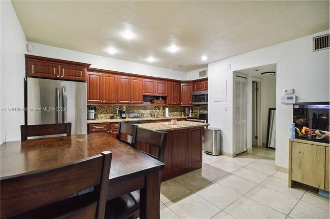 H103 - 7907 Sw 104th St, Condo with 1 bedrooms, 1 bathrooms and null parking in Miami FL | Image 2