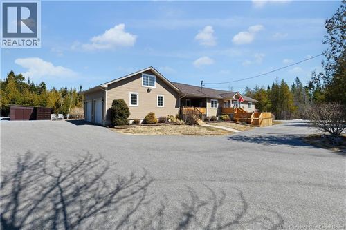 735 Hillcrest Rd, Saint John, NB, E2N2B6 | Card Image