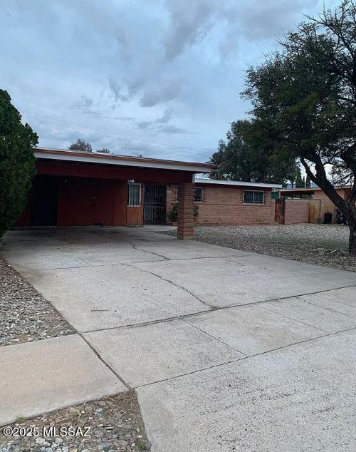 7421 E 33rd St, Tucson, AZ, 85710-6042 | Card Image