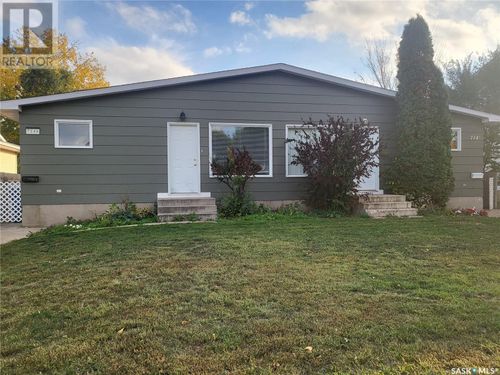 714 Edward Pl, Estevan, SK, S4A1S4 | Card Image