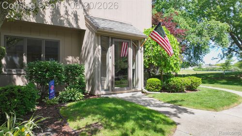 2327 Bay Woods Ct, Bay City, MI, 48706-9347 | Card Image