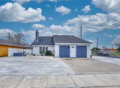 2301 Vialoux Dr, Corpus Christi, TX, 78418-5431 | Card Image