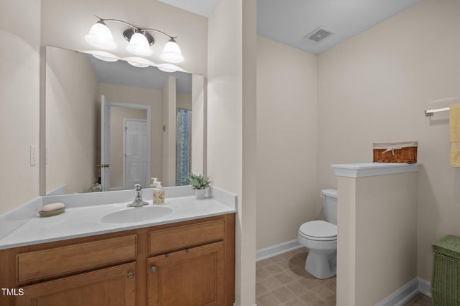 Secondary Bathroom | Image 26