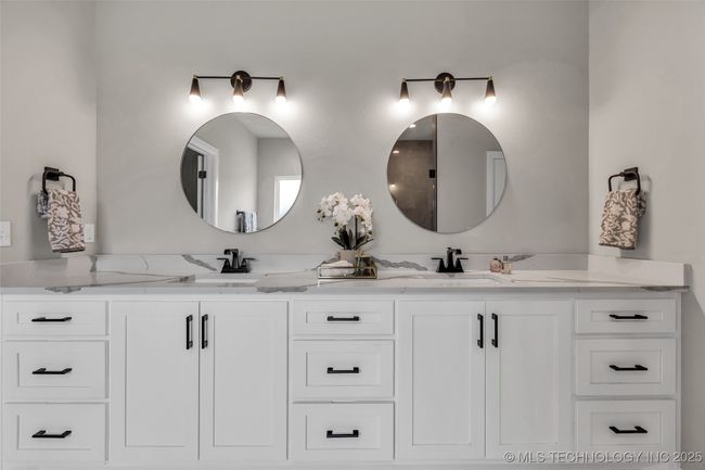 Master Bath with double sinks | Image 16