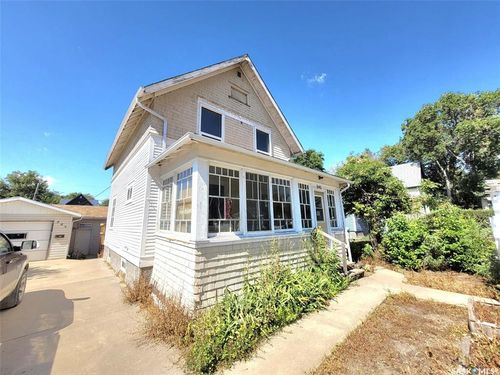 846 8th Ave Nw, Moose Jaw, SK, S6H4E9 | Card Image