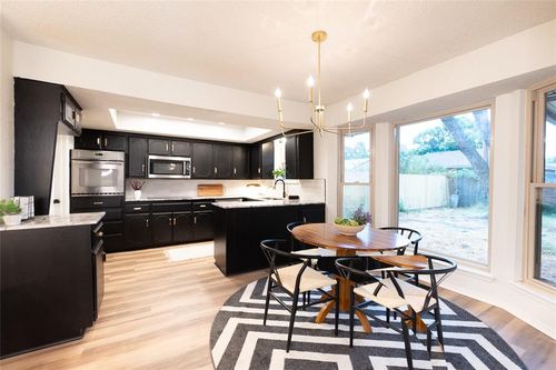 804 Royal Ln, Yukon, OK, 73099-4224 | Card Image