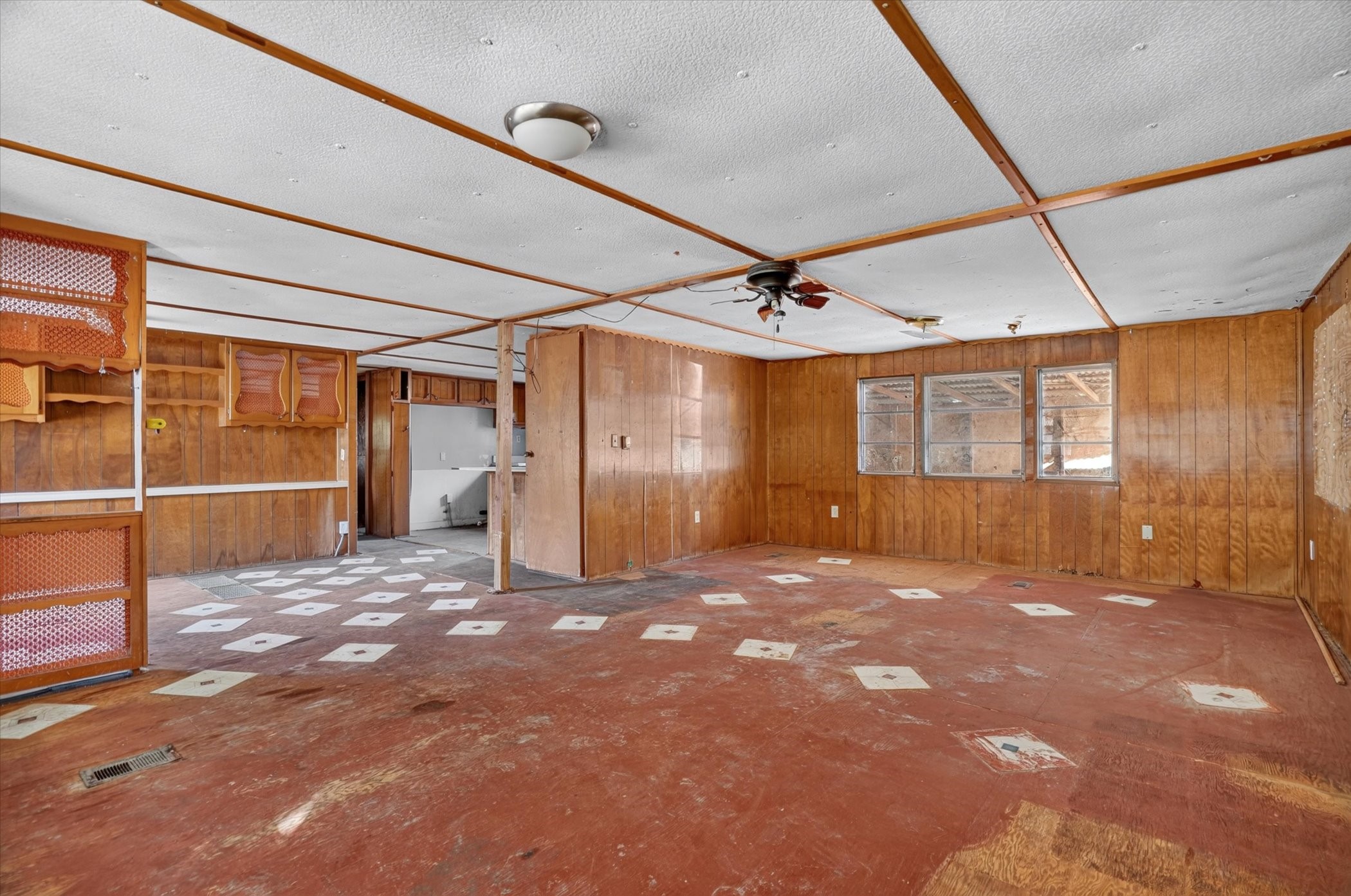 Land in Whitney 4