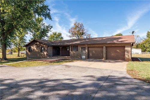 7741 1000 Rd, Fredonia, KS, 66736-7484 | Card Image