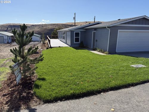 407 Dufur Ave, Maupin, OR, 97037-9216 | Card Image