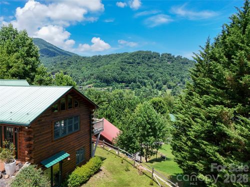 16 Hiawatha Dr, Maggie Valley, NC, 28751-7900 | Card Image