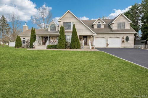 196 High Meadow Ln, Riverhead, NY, 11901-5036 | Card Image