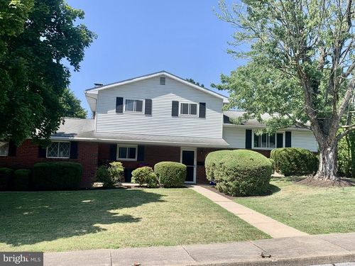 737 Girard Ave, Hamburg, PA, 19526-1128 | Card Image
