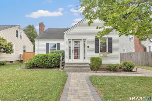 61 Newton St, Stratford, CT, 06614-3311 | Card Image