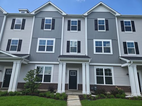 4509 Chelsea Manor Cir, Aurora, IL, 60504-3301 | Card Image