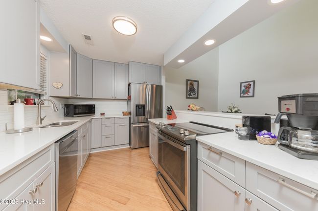UNIT-406 - 732 Azalea Dr, Condo with 2 bedrooms, 2 bathrooms and null parking in Hampstead NC | Image 8