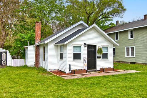 1020 N 8th St, Niles, MI, 49120-1716 | Card Image