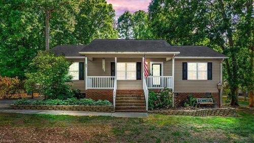 255 Mustang Dr, Thomasville, NC, 27360-7654 | Card Image
