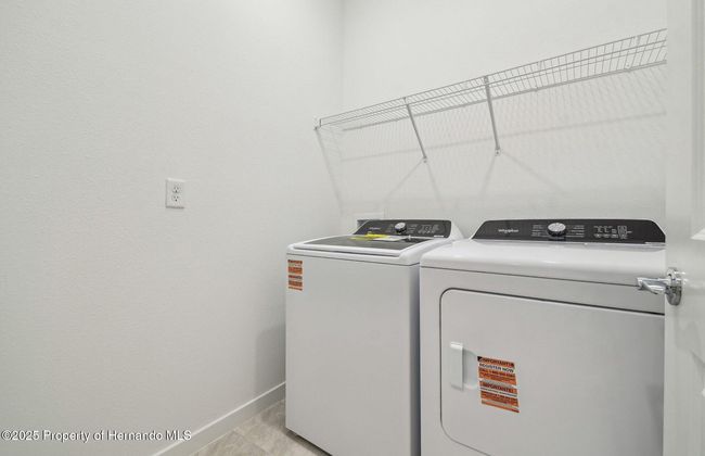 Laundry Room w/Washer & Dryer | Image 17