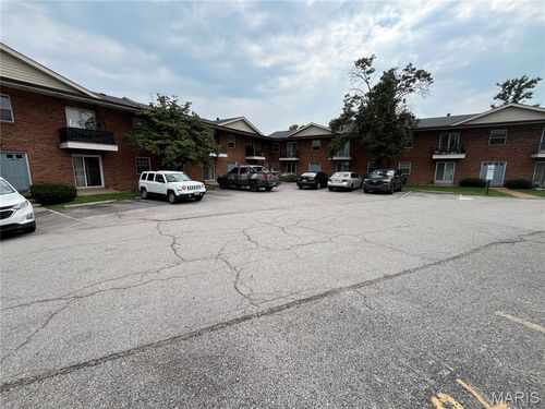 61-6966 Colonial Woods Dr, Saint Louis, MO, 63129-1044 | Card Image