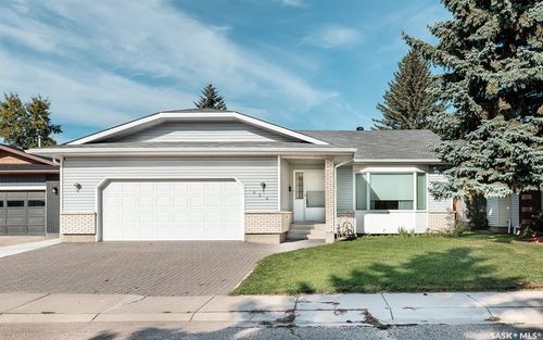 634 Nesslin Cres, Saskatoon, SK, S7J4V6 | Card Image