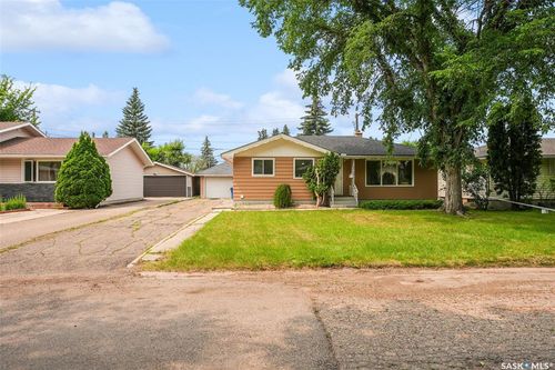 96 Marsh Cres, House with 4 bedrooms, 2 bathrooms and 3 parking in Regina SK | Card Image