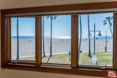 11-8 Brooks Ave, Venice, CA, 90291-3295 | Card Image