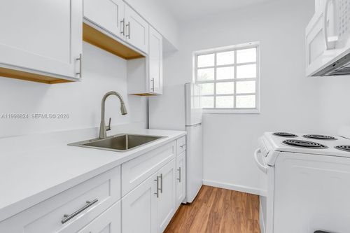 apt-205-635 8th St, Miami Beach, FL, 33139-8672 | Card Image