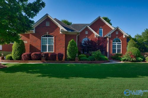 230 Bishop Farm Way Nw, Huntsville, AL, 35806-6002 | Card Image