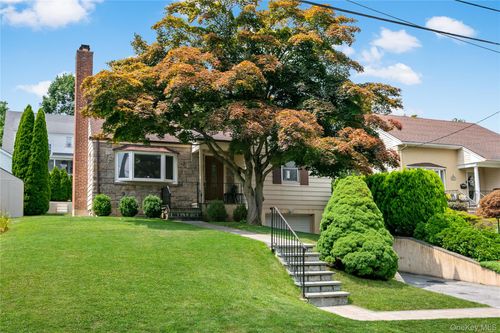 63 White Rd, Scarsdale, NY, 10583-5711 | Card Image