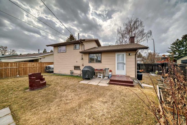 1328 Pennsburg Road Se, Home with 3 bedrooms, 2 bathrooms and 4 parking in Calgary AB | Image 38