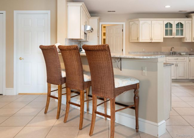 Bar Seating | Image 12