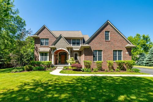 8061 Pine Ridge Ct, Northville, MI, 48168-6401 | Card Image