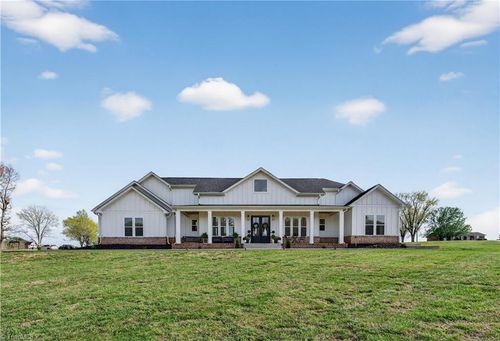 138 Arthur Needham Rd, Pilot Mountain, NC, 27041-8155 | Card Image