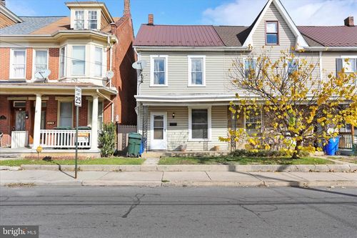 42 Fairground Ave, HAGERSTOWN, MD, 21740-3902 | Card Image